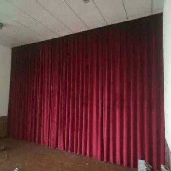 承德會(huì)議禮堂電動(dòng)幕布安裝與防火阻燃舞臺(tái)幕布應(yīng)用指南