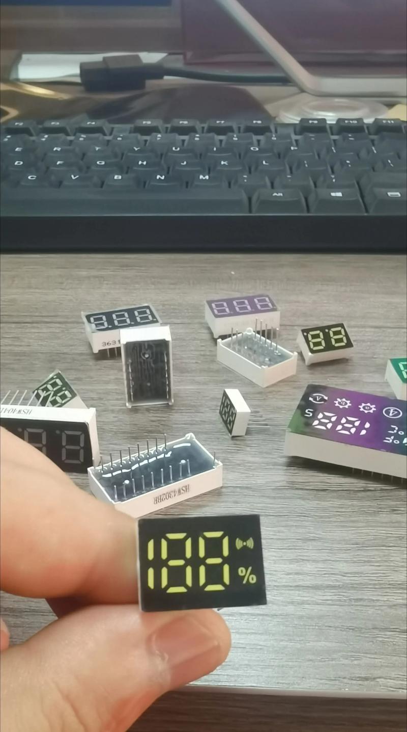 引領(lǐng)照明未來 專業(yè)制造LED數(shù)碼管、平面管、數(shù)碼屏、多彩屏、貼片數(shù)碼管及LED泛光燈